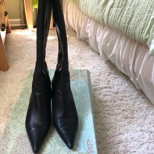 Black pointy toe boots